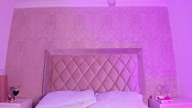 Snapshot of LiaFlowers chatting on January 5, 12:20 am LiaFlowers online show from January 5, 12:20 am