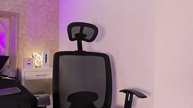 Snapshot of LiaFlowers chatting on March 1, 7:51 am LiaFlowers online show from March 1, 7:51 am