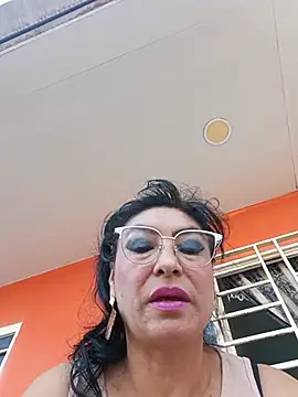 Snapshot of katysquirtdirty chatting on July 16, 11:49 am katysquirtdirty online show from July 16, 11:49 am