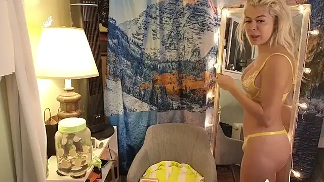 Snapshot of cunty_tranny_lydia chatting on February 15, 12:59 am cunty tranny lydia online show from February 15, 12:59 am