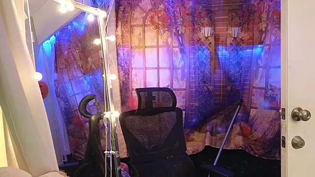 Snapshot of cunty_tranny_lydia chatting on October 9, 4:10 am cunty tranny lydia online show from October 9, 4:10 am