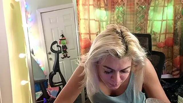 Snapshot of cunty_tranny_lydia chatting on November 8, 4:56 am cunty tranny lydia online show from November 8, 4:56 am