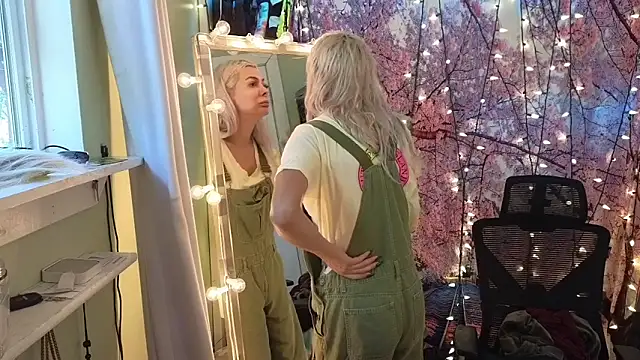 cunty tranny lydia online show from May 3, 8:04 pm