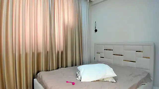 Lola Peach online show from March 16, 5:44 am