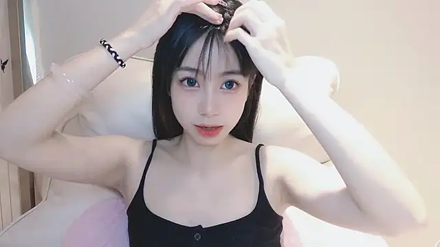 Snapshot of -Hottie chatting on December 7, 6:54 am -Hottie online show from December 7, 6:54 am