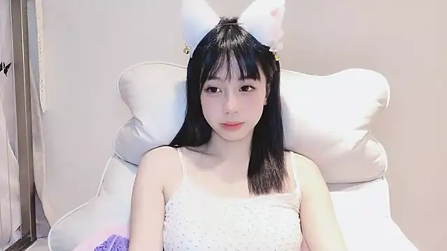 Snapshot of -Hottie chatting on December 7, 6:04 pm -Hottie online show from December 7, 6:04 pm