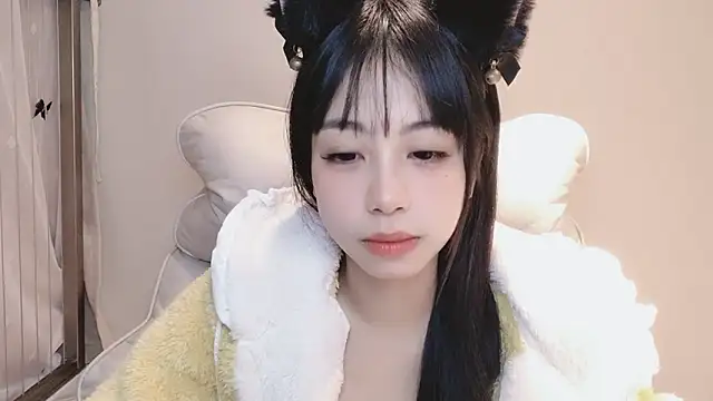 Snapshot of -Hottie chatting on December 12, 6:42 pm -Hottie online show from December 12, 6:42 pm