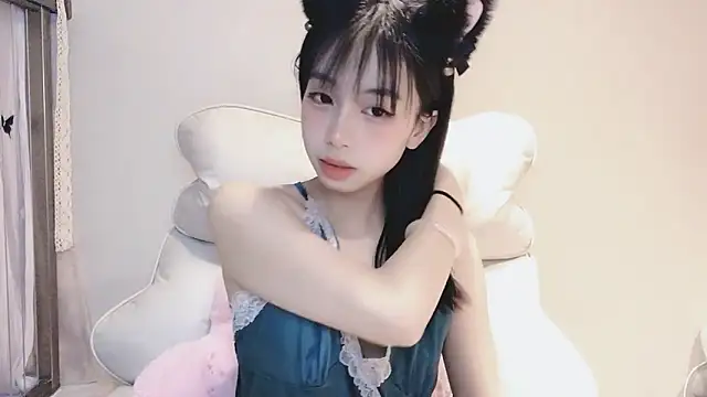 Snapshot of -Hottie chatting on December 21, 6:34 pm -Hottie online show from December 21, 6:34 pm