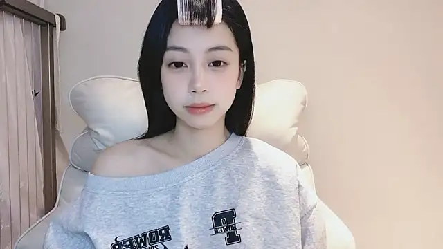 Snapshot of -Hottie chatting on January 4, 3:28 pm -Hottie online show from January 4, 3:28 pm