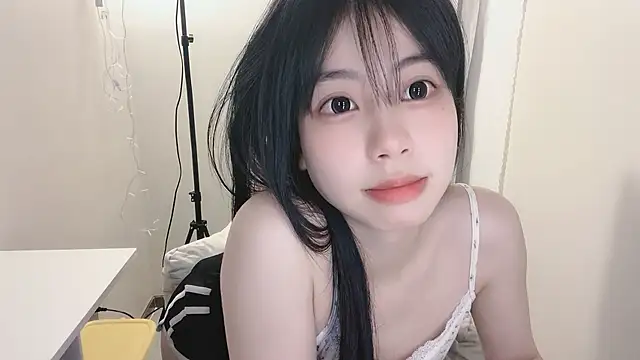 Snapshot of -Hottie chatting on February 21, 5:42 pm -Hottie online show from February 21, 5:42 pm