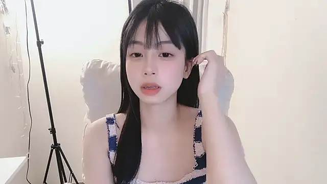 Snapshot of -Hottie chatting on February 23, 7:17 pm -Hottie online show from February 23, 7:17 pm