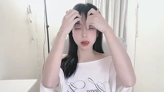 Snapshot of -Hottie chatting on February 26, 4:24 pm -Hottie online show from February 26, 4:24 pm