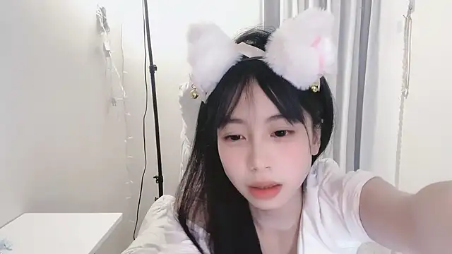 Snapshot of -Hottie chatting on February 26, 7:27 pm -Hottie online show from February 26, 7:27 pm