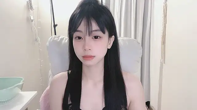 Snapshot of -Hottie chatting on March 3, 4:24 pm -Hottie online show from March 3, 4:24 pm