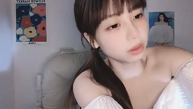 Snapshot of -Hottie chatting on September 23, 4:10 pm -Hottie online show from September 23, 4:10 pm