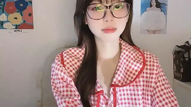 Snapshot of -Hottie chatting on October 19, 8:15 am -Hottie online show from October 19, 8:15 am