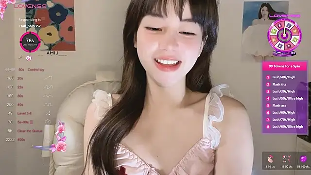 Snapshot of -Hottie chatting on October 26, 4:02 pm -Hottie online show from October 26, 4:02 pm