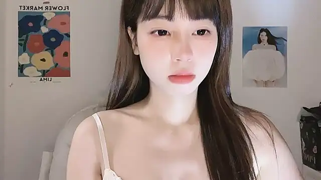 Snapshot of -Hottie chatting on November 5, 4:29 pm -Hottie online show from November 5, 4:29 pm