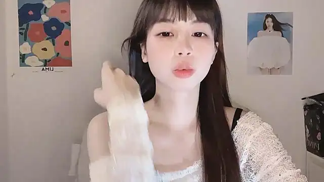 Snapshot of -Hottie chatting on November 10, 4:17 pm -Hottie online show from November 10, 4:17 pm