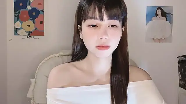 Snapshot of -Hottie chatting on November 15, 4:14 pm -Hottie online show from November 15, 4:14 pm