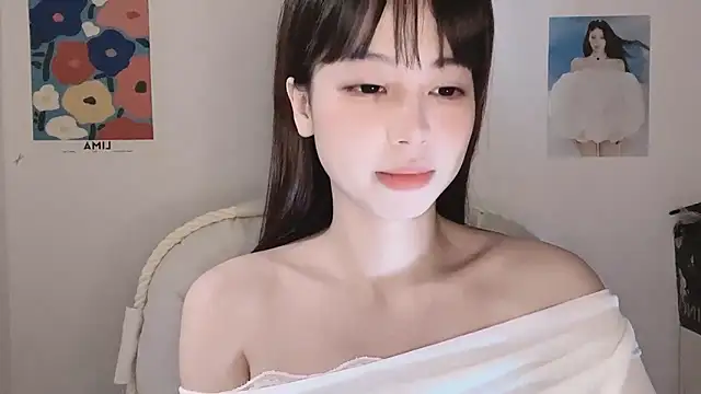 Snapshot of -Hottie chatting on November 17, 4:13 pm -Hottie online show from November 17, 4:13 pm