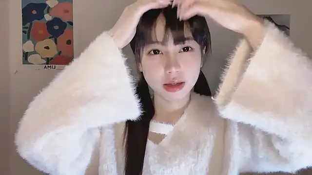 Snapshot of -Hottie chatting on November 19, 4:18 pm -Hottie online show from November 19, 4:18 pm