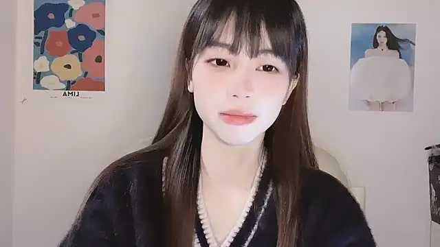 Snapshot of -Hottie chatting on November 23, 4:18 pm -Hottie online show from November 23, 4:18 pm