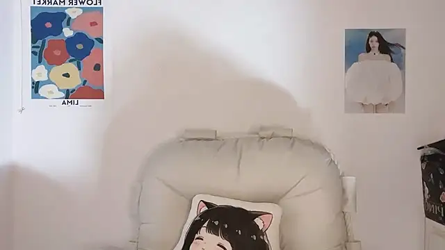 Snapshot of -Hottie chatting on December 1, 3:50 pm -Hottie online show from December 1, 3:50 pm