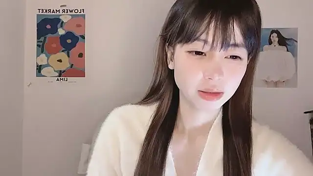 Snapshot of -Hottie chatting on December 4, 4:05 pm -Hottie online show from December 4, 4:05 pm