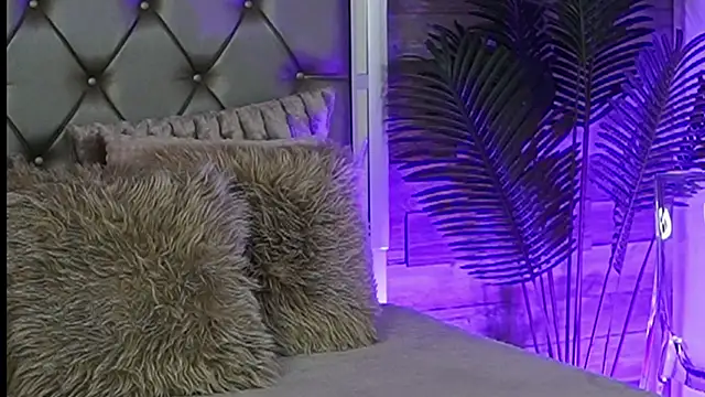 Snapshot of KeylaConner chatting on September 11, 8:25 am KeylaConner online show from September 11, 8:25 am