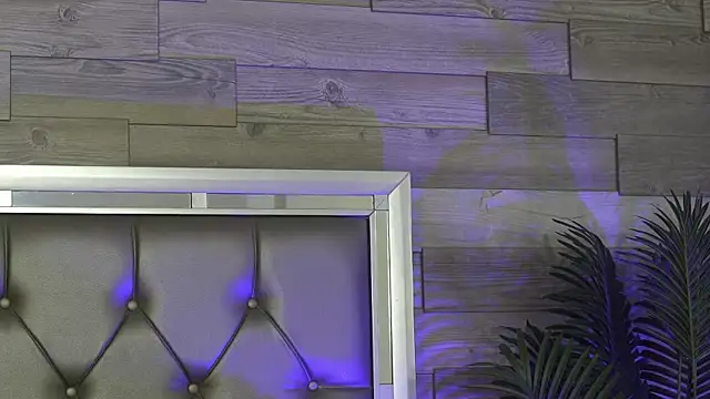 Snapshot of KeylaConner chatting on December 14, 4:40 am KeylaConner online show from December 14, 4:40 am