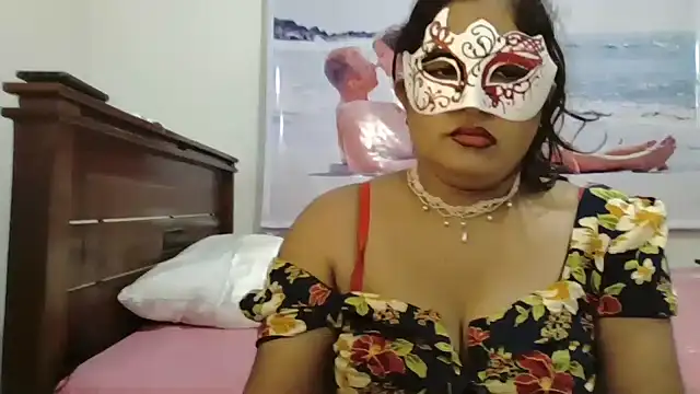 Snapshot of Maya8175 chatting on January 5, 5:09 pm Maya8175 online show from January 5, 5:09 pm