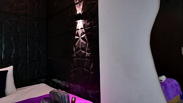 Snapshot of graceymilf666 chatting on December 2, 11:37 am graceymilf666 online show from December 2, 11:37 am