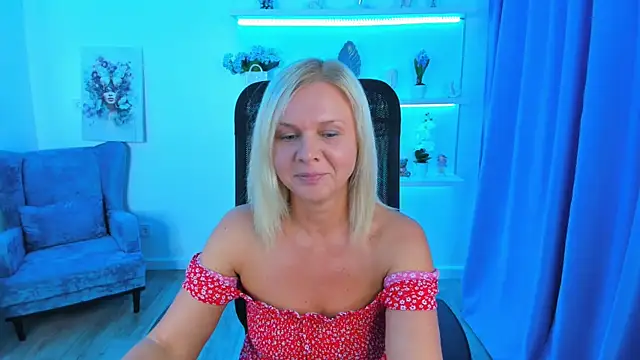 Snapshot of AgathaKlouin chatting on September 9, 7:35 pm AgathaKlouin online show from September 9, 7:35 pm