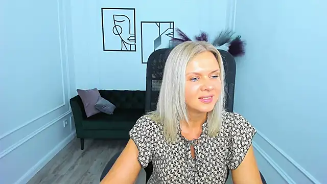 Snapshot of AgathaKlouin chatting on November 9, 7:45 pm AgathaKlouin online show from November 9, 7:45 pm