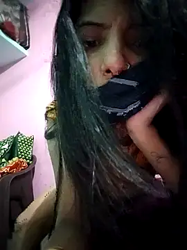 Snapshot of Hotty-Divya chatting on November 6, 3:24 pm Hotty-Divya online show from November 6, 3:24 pm