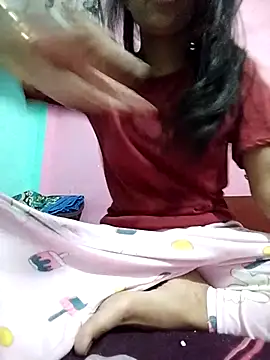 Snapshot of Hotty-Divya chatting on November 9, 9:29 am Hotty-Divya online show from November 9, 9:29 am