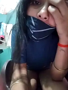 Snapshot of Hotty-Divya chatting on March 30, 2:45 am Hotty-Divya online show from March 30, 2:45 am