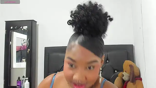 Snapshot of Natassha_brown1 chatting on October 28, 11:07 pm Natassha brown1 online show from October 28, 11:07 pm