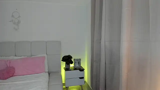 Snapshot of Ori_valentina chatting on May 7, 11:10 pm Ori valentina online show from May 7, 11:10 pm