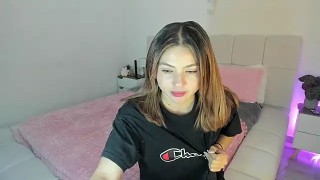 Snapshot of Ori_valentina chatting on May 11, 9:34 pm Ori valentina online show from May 11, 9:34 pm