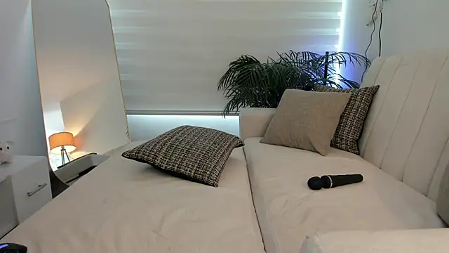 Snapshot of Ori_valentina chatting on July 28, 8:52 pm Ori valentina online show from July 28, 8:52 pm