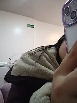 Snapshot of Lesly_10- chatting on June 18, 3:38 pm Lesly 10- online show from June 18, 3:38 pm