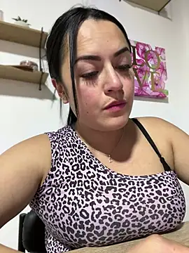 Snapshot of Lesly_10- chatting on August 6, 9:17 pm Lesly 10- online show from August 6, 9:17 pm