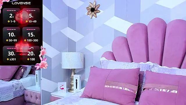 Snapshot of KylieMonnett chatting on February 14, 4:37 am KylieMonnett online show from February 14, 4:37 am