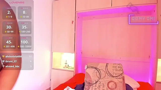 Snapshot of EmilyyStuart chatting on January 24, 9:39 am EmilyyStuart online show from January 24, 9:39 am