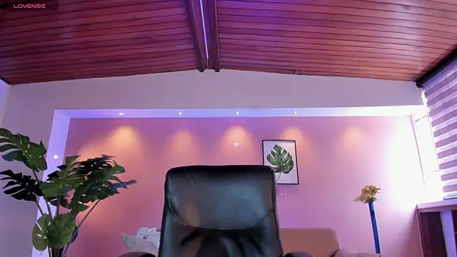 Snapshot of Lyssa_Muller chatting on February 19, 6:00 pm Lyssa Muller online show from February 19, 6:00 pm