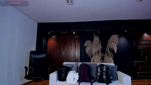 Snapshot of Lyssa_Muller chatting on March 6, 7:32 pm Lyssa Muller online show from March 6, 7:32 pm