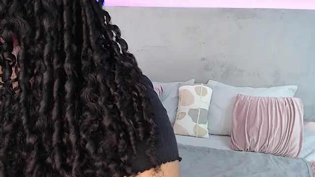 Snapshot of Miley_Collins chatting on December 3, 7:00 pm Miley Collins online show from December 3, 7:00 pm