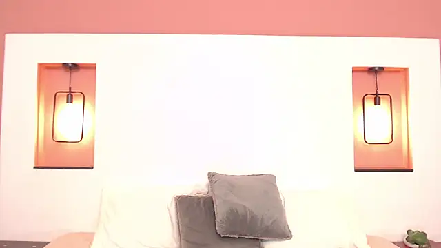 Snapshot of Miley_Collins chatting on December 12, 11:14 pm Miley Collins online show from December 12, 11:14 pm
